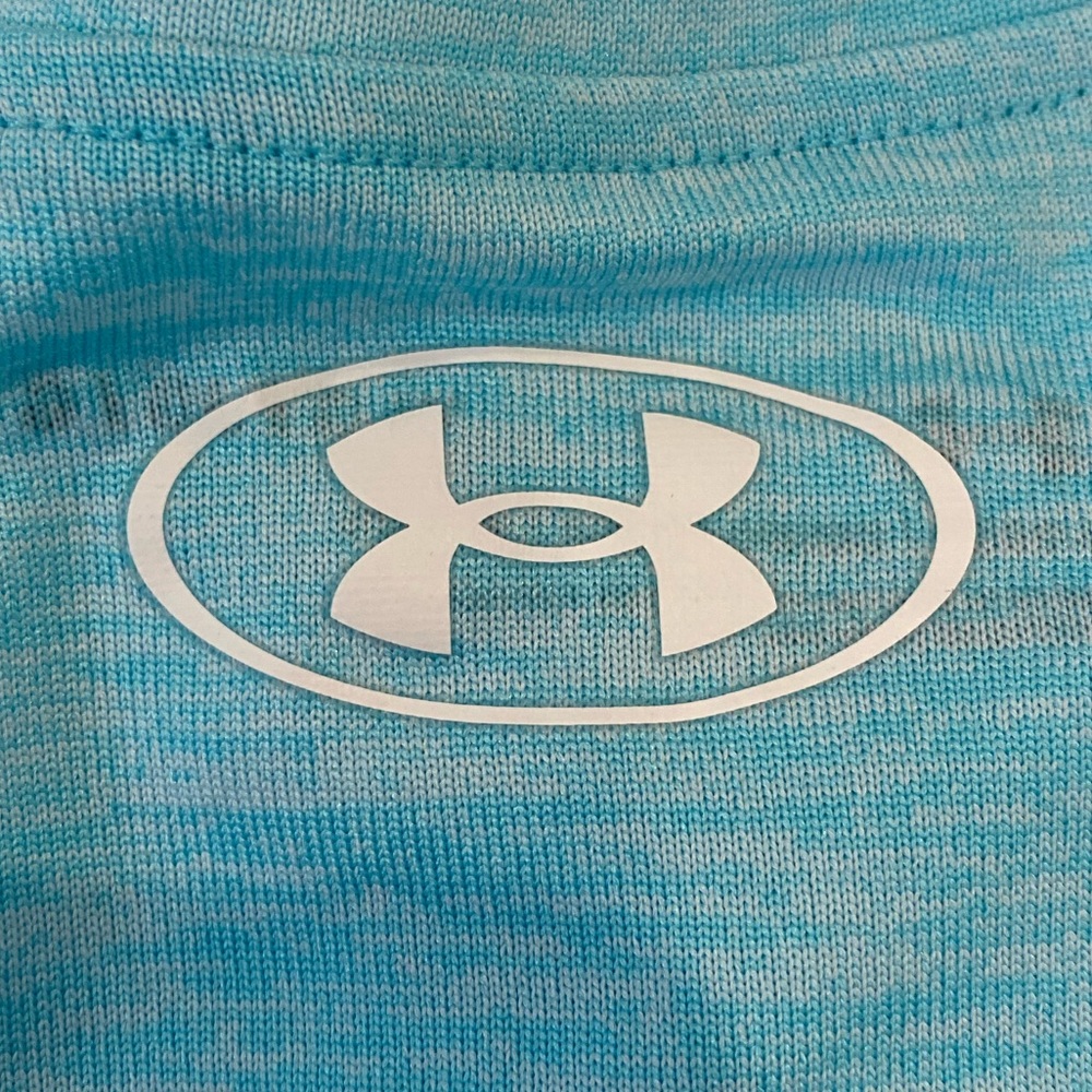 Light blue tee!! 💙💙🦋 - Picture 4 of 4